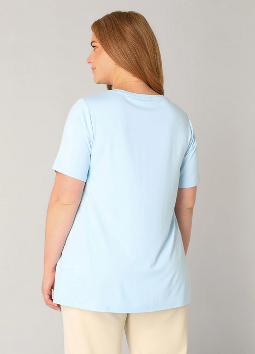 Base Level Tshirt Lichtblauw