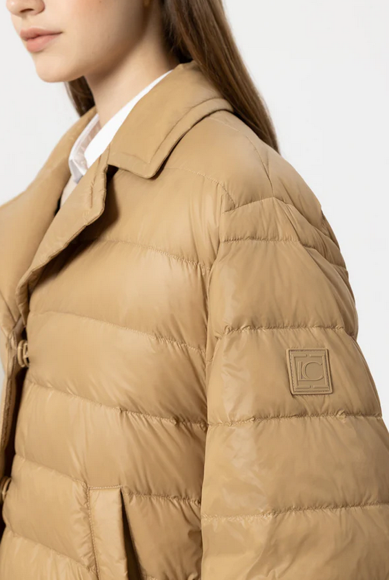 Luisa Cerano Mantel Camel