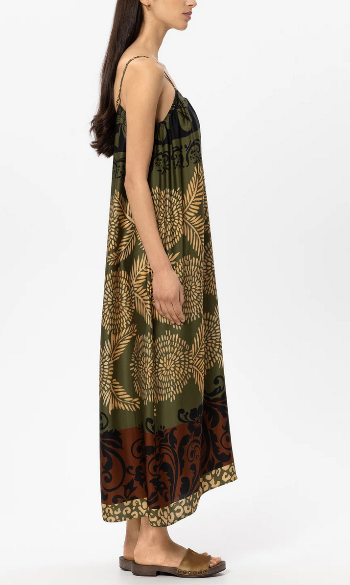 Luisa Cerano Kleed Lang Print