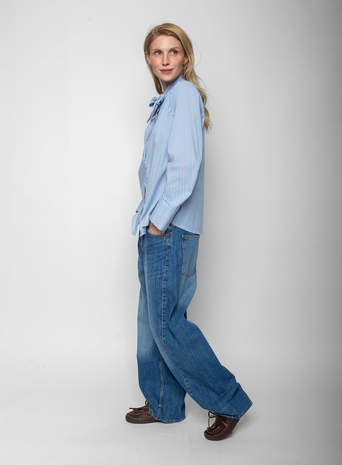 Emily Blouse Streep Lichtblauw