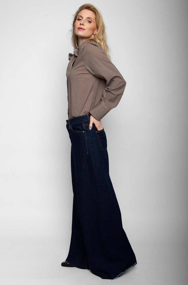 Emily Blouse Streep Bruin